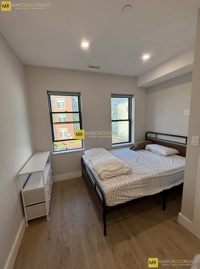Photo - 195 Maverick St Unit 2