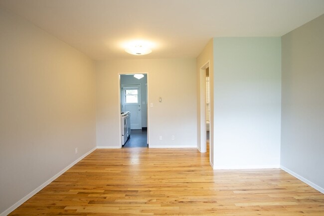 Photo - Mid-Century 2bdr with Patio Near OHSU Read... Unit 21
