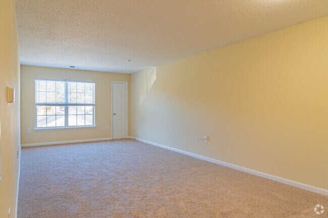 1BR, 1BA - 850SF - Common Room