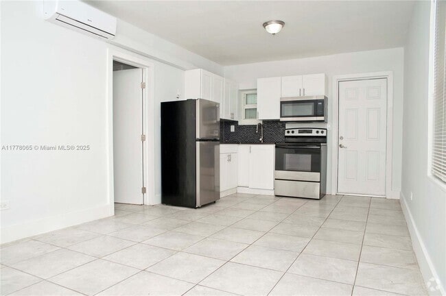 Building Photo - 12322 NE 6th Ave Unit 1 Rental
