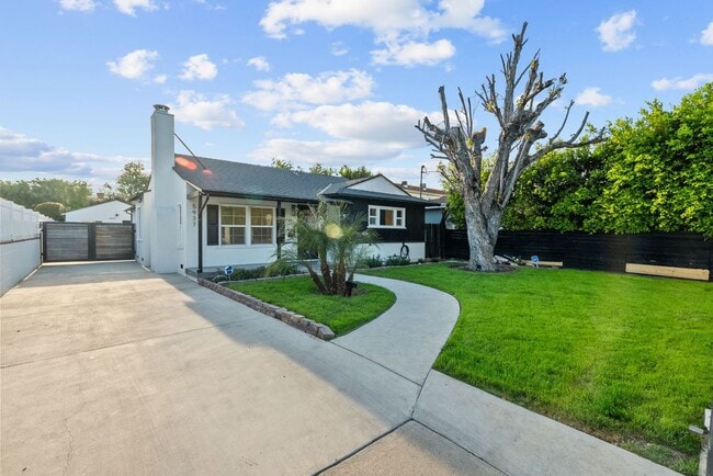 Building Photo - 5937 Ranchito Ave Rental