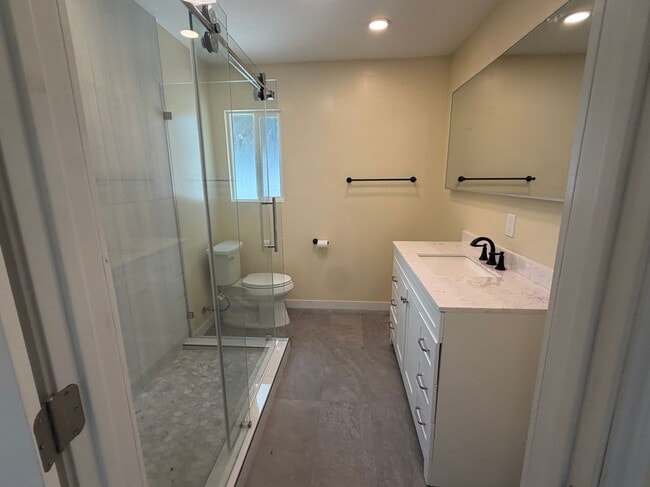Photo - 7912 White Oak Ave Unidad B