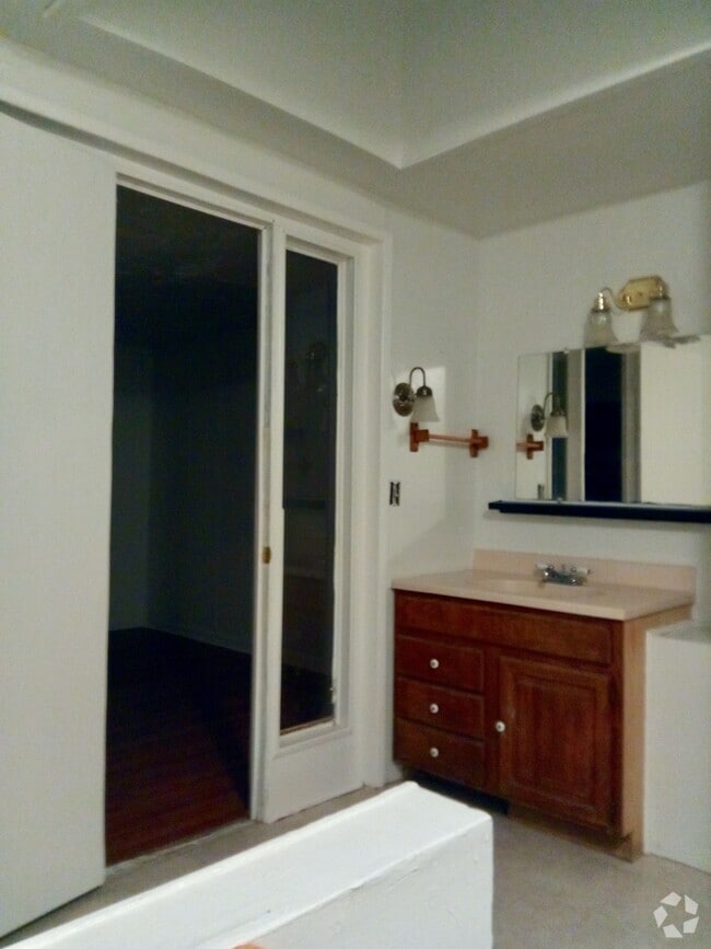 Building Photo - 1240 Bonnie lane Rental