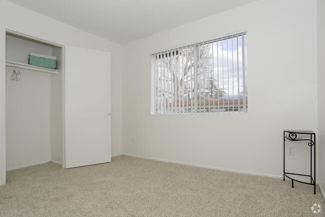 2BR, 2BA – 1012 SF