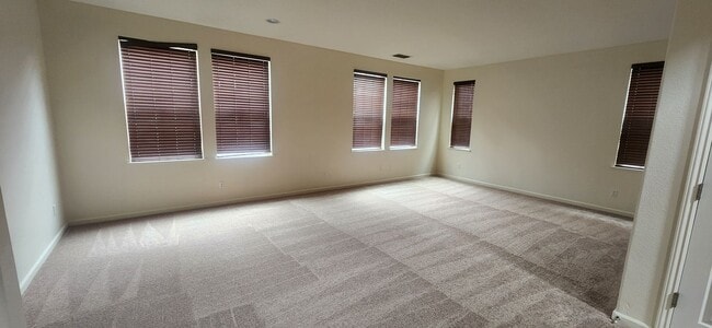 Photo - 4 Bedroom 2.5 Bathroom in Elk Grove