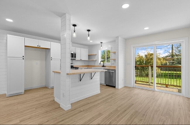 Photo - 19367 Lucille St