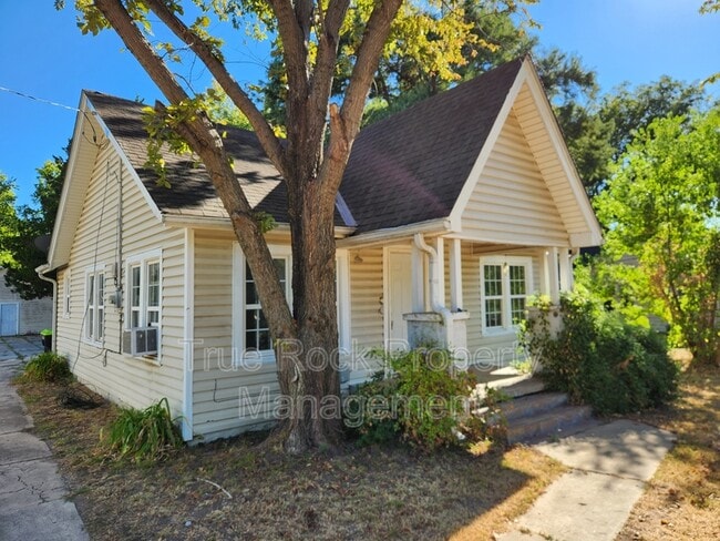 Photo - 831 Orchard St