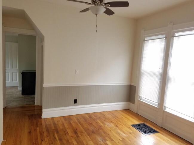 Dining Room - 945 Virginia St SE Casa
