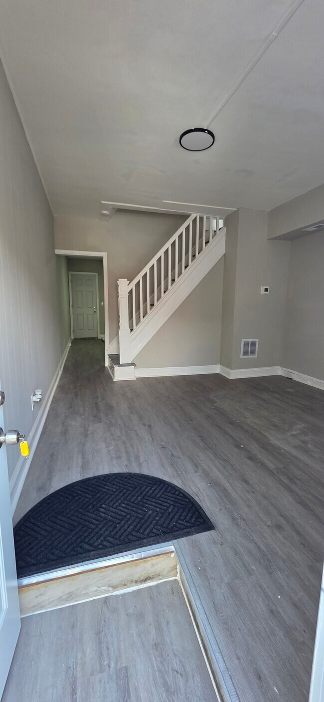 Photo - 3515 E Fairmount Ave