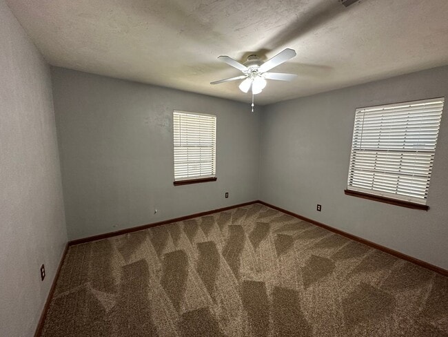 Photo - Brewster Estates unit available NOW! Unidad B