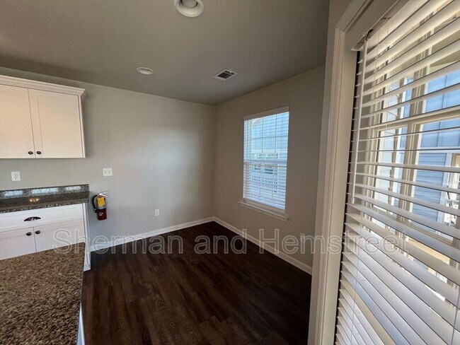 Photo - 667 Dobhill Ln Unit 667