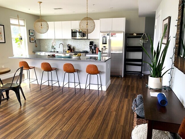 Photo - 408 E 8th St Unidad 3