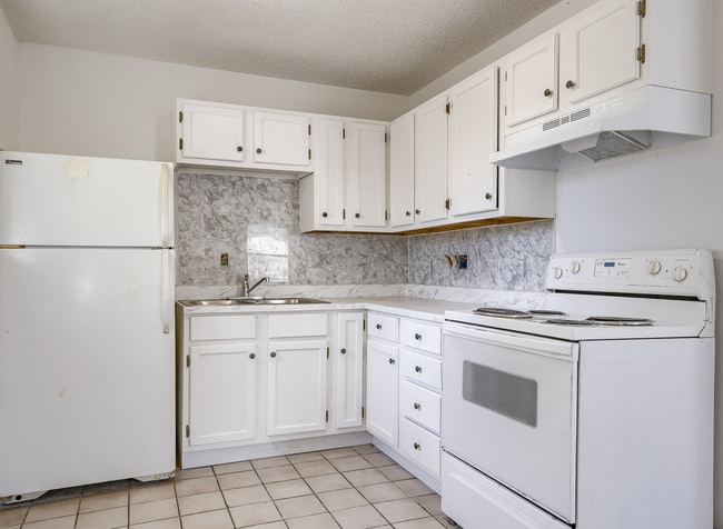 Photo - 6106 E 153 Terrace Unit B