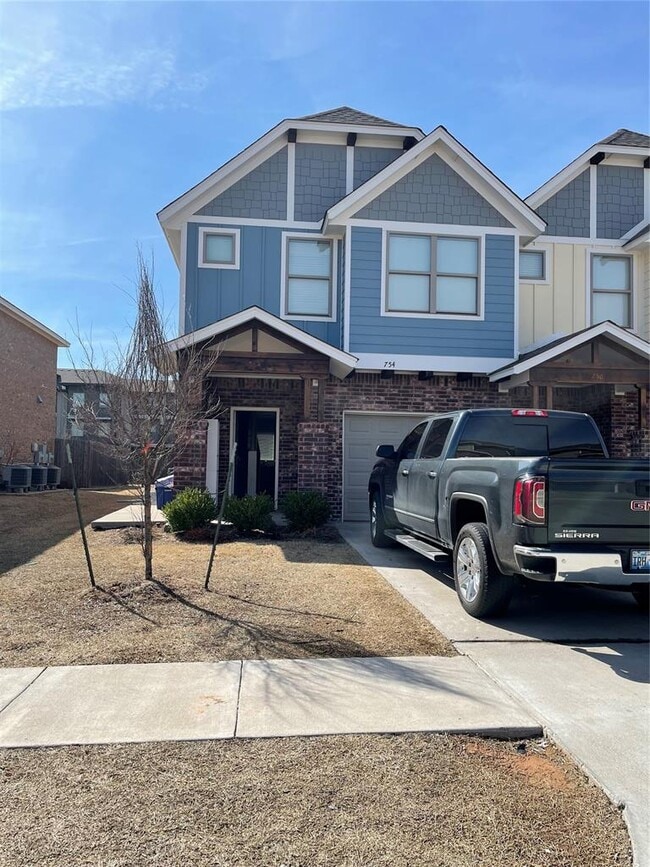 Building Photo - 754 SW 14th St