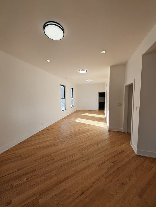 Photo - 916 N Noble St Unit 2F