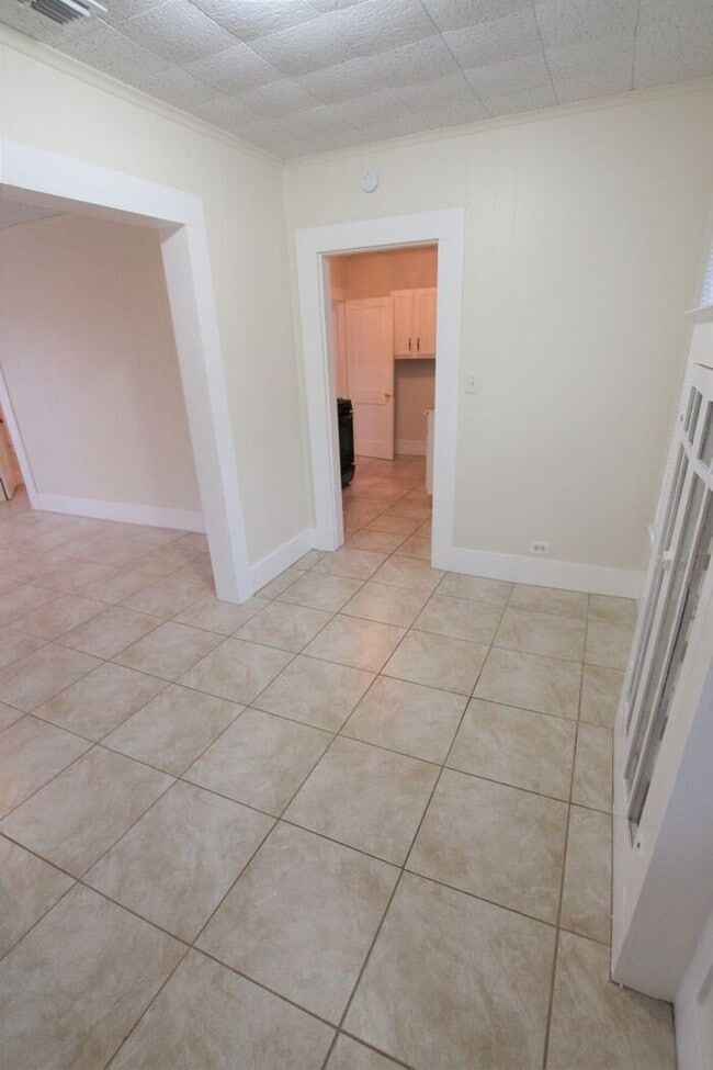 Photo - Tour Today! Cozy 2 Bedroom, 1 Bath Duplex ...