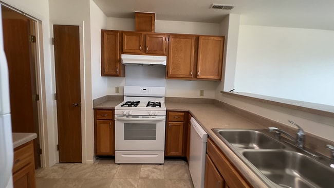 Photo - 1142 Dakota Dr