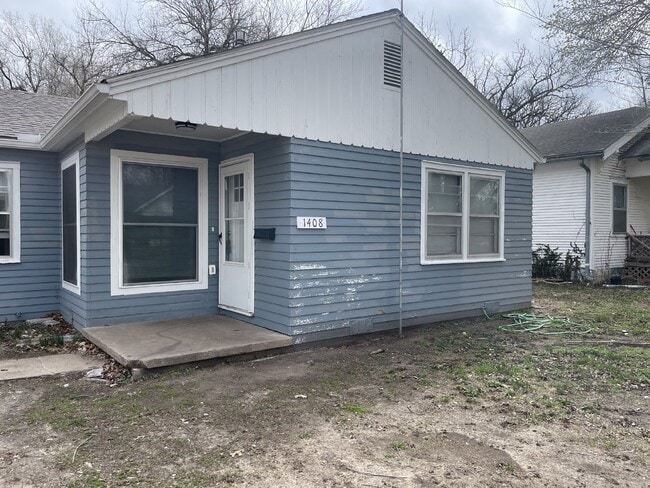 2 Bedroom and 1 Bath Duplex, w/ off street... - 2 Bedroom and 1 Bath Duplex, w/ off street... Apartment