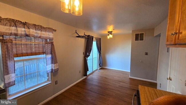 Photo - 6565 Ronald Rd