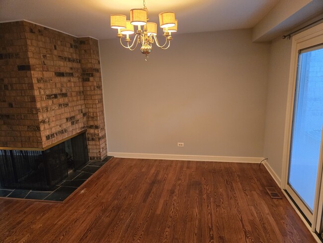 Photo - 2S663 Ave Normandy E