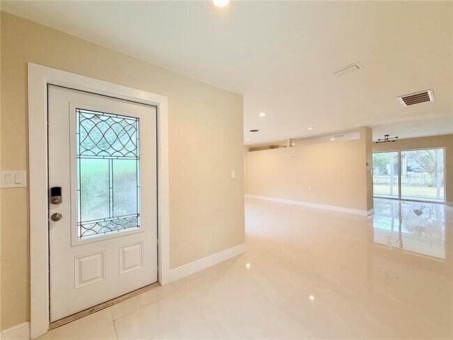 Photo - 4866 Huntington St NE