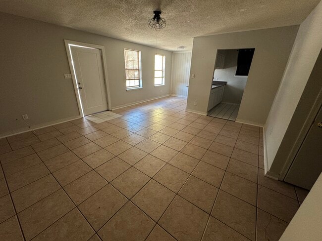 Building Photo - 1863 Nekoma Ct Unit A