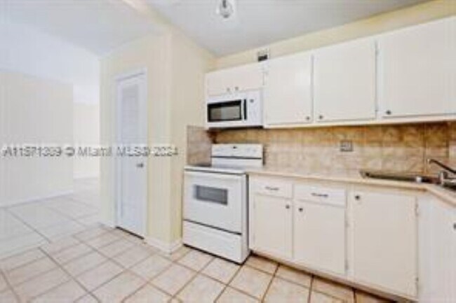 Photo - 124 NE 19th Ct Unit 114B