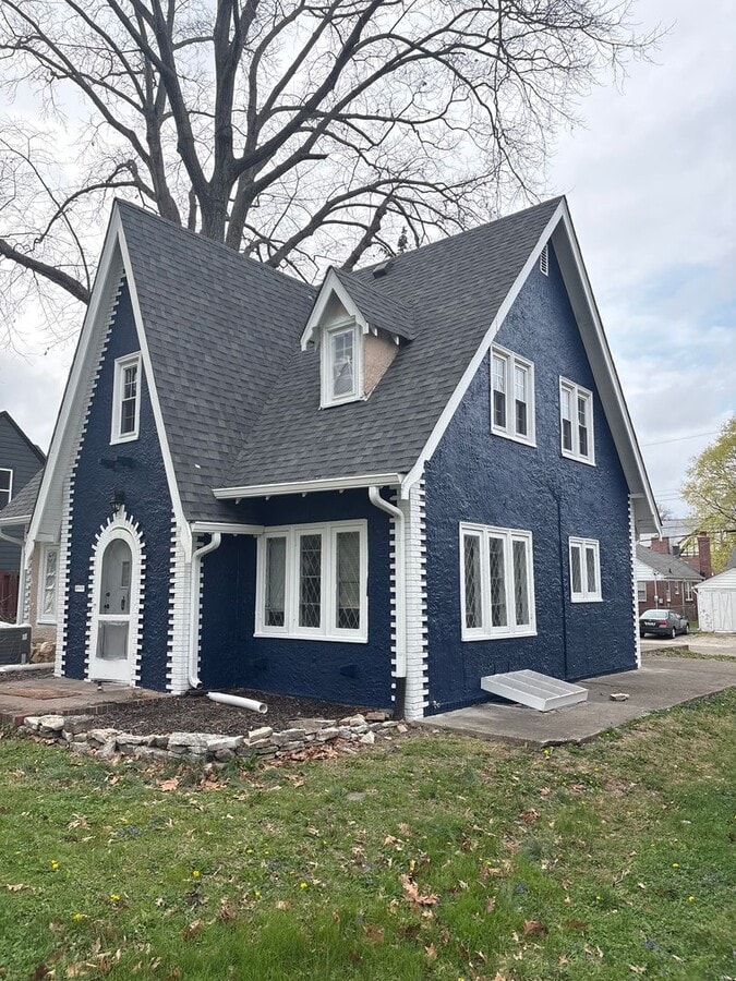 Butler Beauty on the Knoll! 6BR/3BA ready to go for next school year. - Butler Beauty on the Knoll!  6BR/3BA ready to go for next school year.