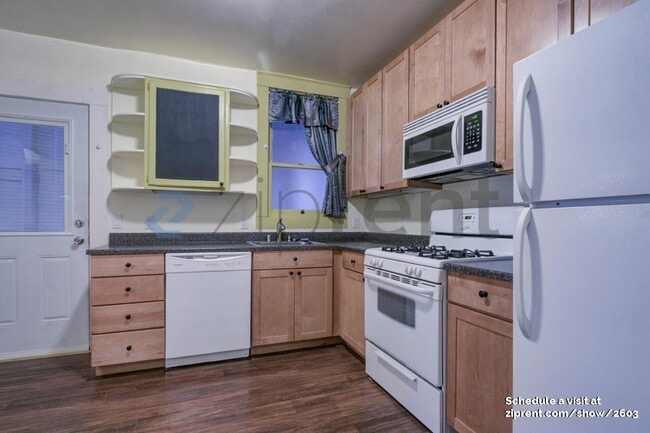 Photo - 484 Waller St