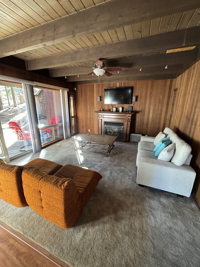 Photo - 860 Gardner St