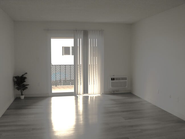 F and E plan / Up / 1x1 - Chateau De Ville