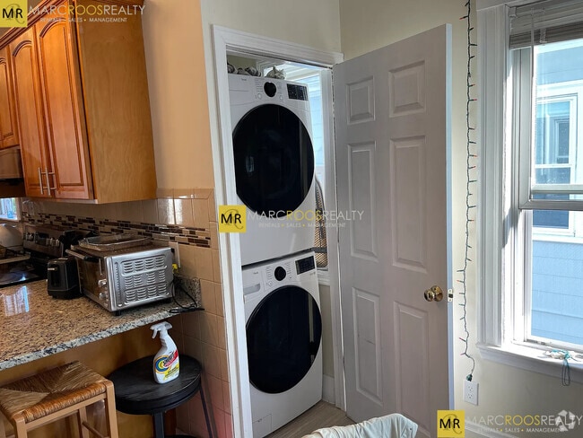 Building Photo - 14 Bay State Ave Unit 2 Rental