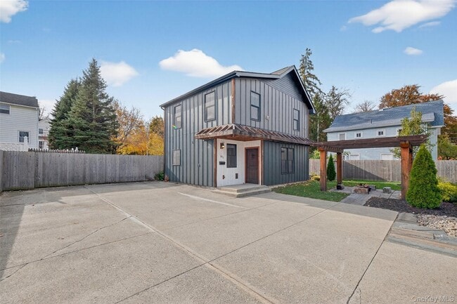 Building Photo - 52 Ackerman St