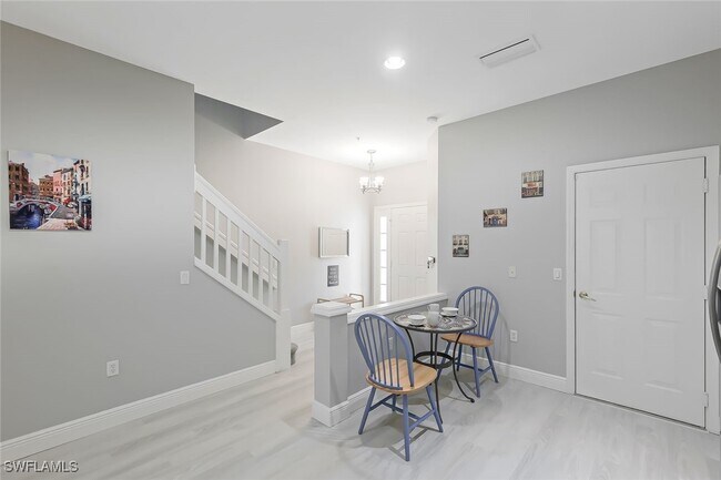 Photo - 836 Hampton Cir