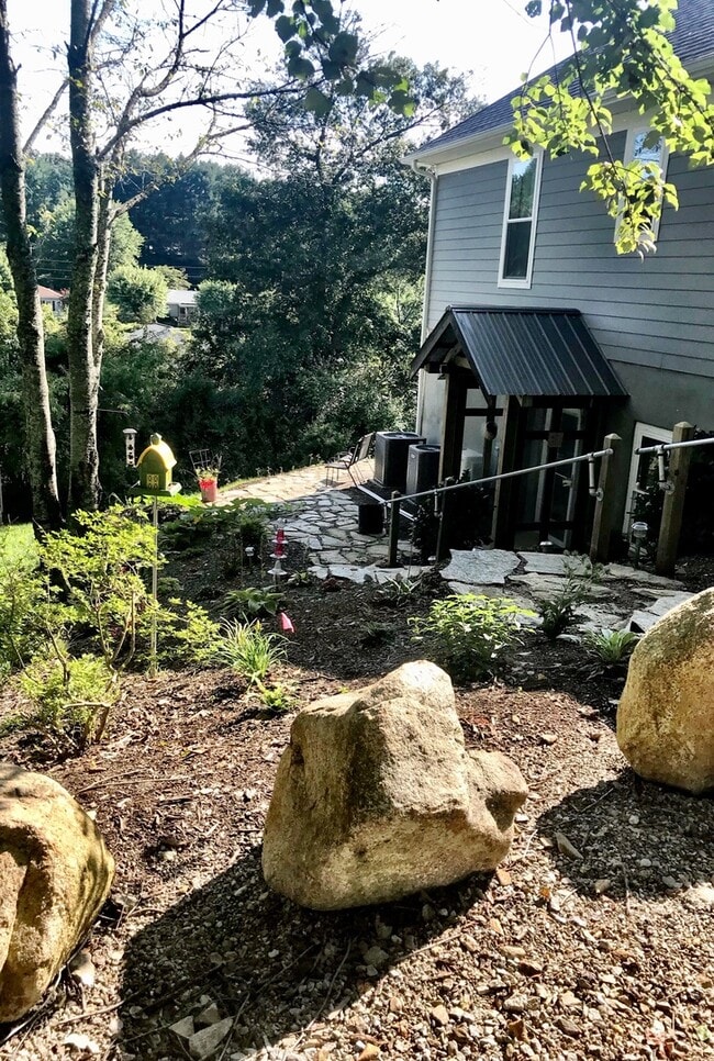 276 N Bear Creek Rd