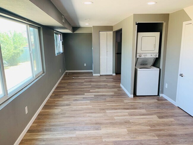 Building Photo - Updated 2 Bedroom 1.5 Bath in Westminster Unit #3