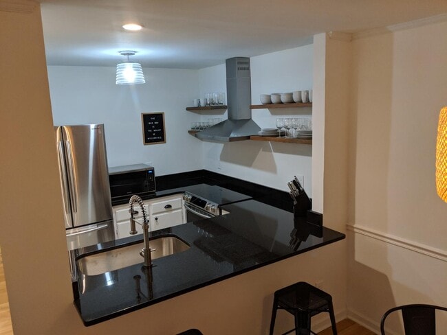 Building Photo - 3181 Parthenon Ave