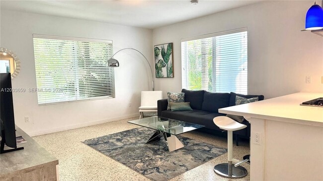 Building Photo - 643 Jefferson Ave Unit 3