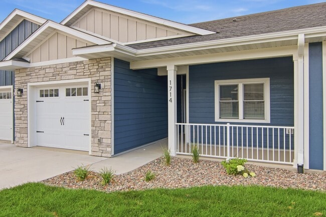 Photo - 1715 Whitetail Way