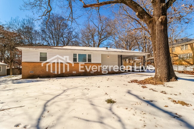 Building Photo - 3220 Cobb St