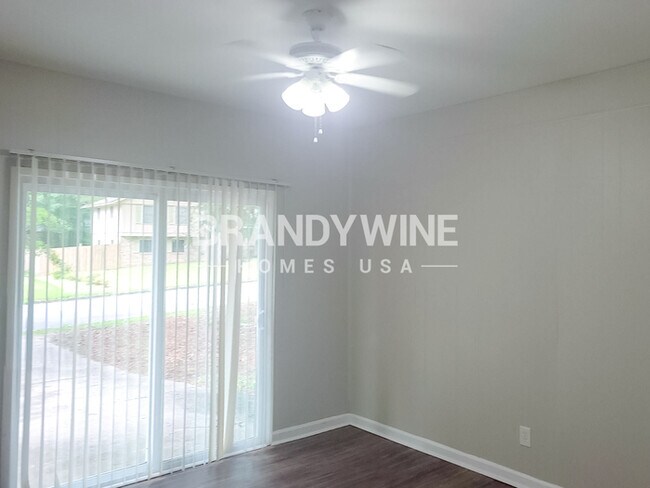 Photo - 2560 Foxlair Trail