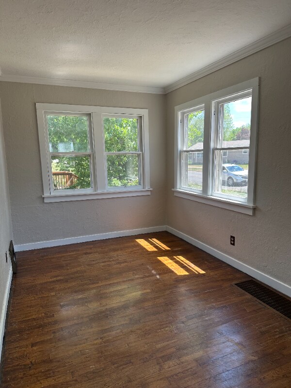 Building Photo - 1611 Green Bay St