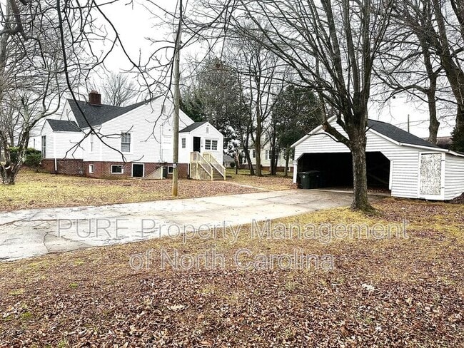 Photo - 1402 S Main St