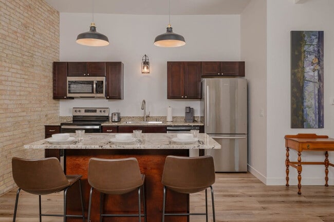 Photo - 127 W Wisconsin Ave Unit ID1061653P