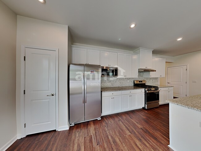 Photo - 252 Thames Valley Dr