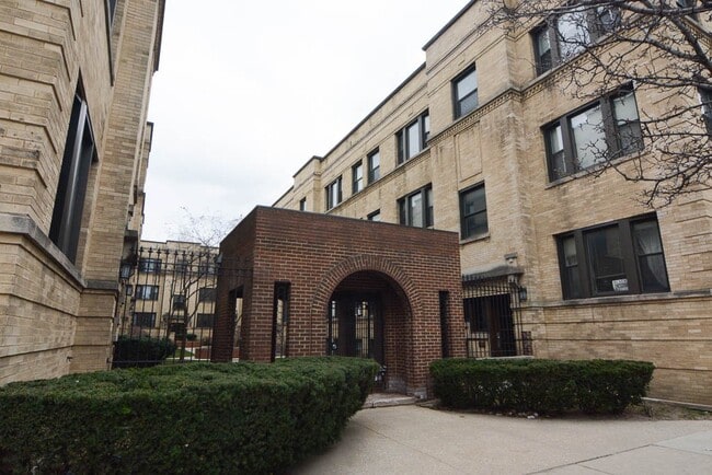 Building Photo - 3527 N Broadway St Unit M05B Rental