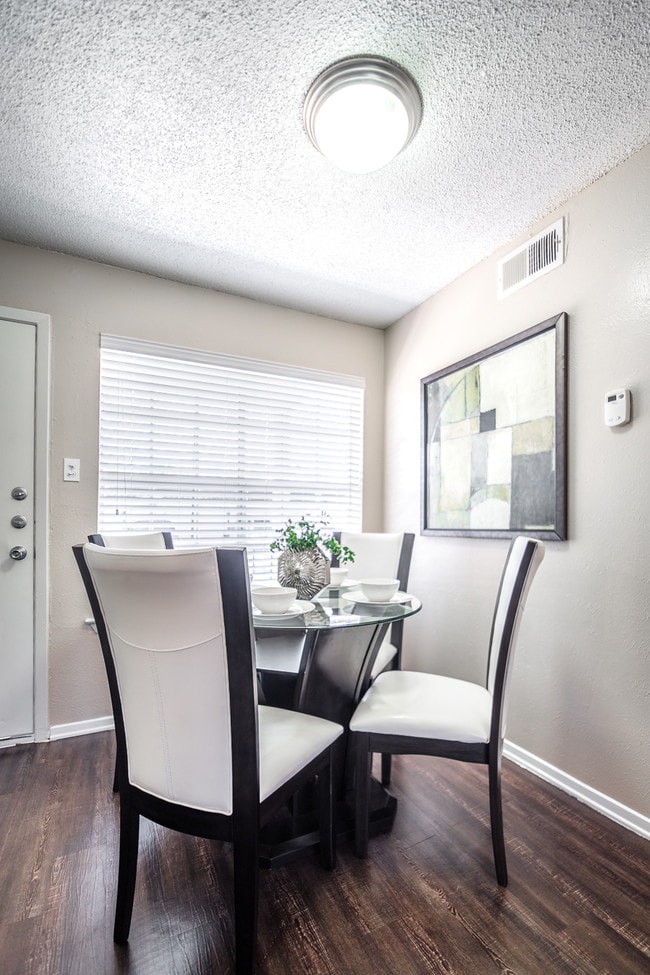 Park Villas Apartments 817-732-1149