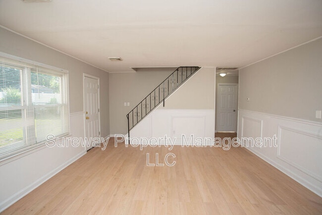 Photo - 11 Sedgwick Ln