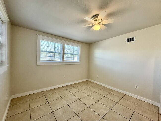 Photo - "Charming 2 Bed/1 Bath Home in Panama City Beach, FL - Your Perfect Beach Getaway!" Unit B