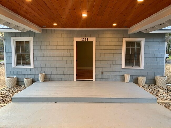 Photo - Charming Flat Rock Bungalow